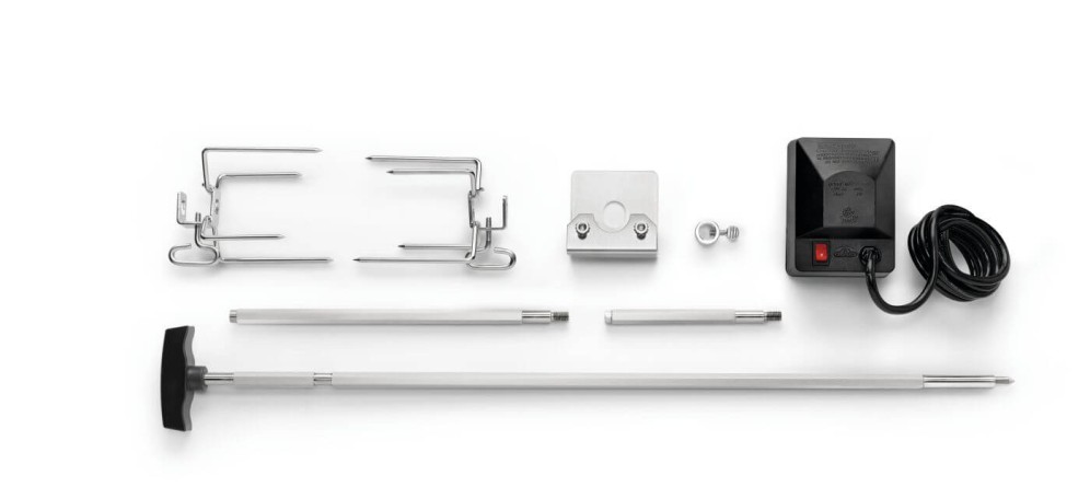 Em Aço inoxidável, suporta até 7 Kg; Inclui contra-peso A rotisserie de alta prestação para a linha ROGUE® é o acessório perfeito para quem busca elevar a experiência de grelhar a um nível profissional, trazendo versatilidade e eficiência para o seu churrasco. Fabricada em aço inoxidável de alta qualidade, ela combina resistência, durabilidade e um desempenho excepcional, garantindo que você obtenha resultados de grelhados perfeitos com o mínimo de esforço. A rotisserie suporta até 7 kg, o que a torna ideal para assar grandes cortes de carne, como frangos, perus e até carnes maiores, sem comprometer o sabor ou a textura. O design inovador da rotisserie permite um cozimento uniforme, com a rotação constante da carne, o que resulta em um assado suculento por dentro e crocante por fora, exatamente como os profissionais preferem. A rotação contínua assegura que a carne seja cozida de maneira equilibrada, sem pontos secos ou mal cozidos, permitindo que você sirva pratos de alta qualidade para seus convidados. Além disso, a rotisserie ajuda a reter os sucos naturais da carne, deixando-a ainda mais saborosa e macia. A inclusão de um contra-peso na rotisserie proporciona estabilidade e segurança durante o processo de rotação, garantindo que a estrutura funcione de maneira suave e eficiente, sem risco de desequilíbrio ou falhas. O contra-peso também facilita o ajuste da rotação para diferentes tipos de carnes e preparos, tornando o uso do acessório ainda mais versátil e intuitivo. Compatível com os modelos de grelhadores ROGUE, esta rotisserie em aço inoxidável é fácil de instalar e usar, ampliando as possibilidades de preparação de pratos gourmet na sua churrasqueira. Se você procura um acessório que combine praticidade, durabilidade e resultados excepcionais, a rotisserie de alta prestação para ROGUE é a escolha ideal para levar o seu churrasco a um novo patamar de sabor e sofisticação. Em Aço inoxidável, suporta até 7 Kg; Inclui contra-peso