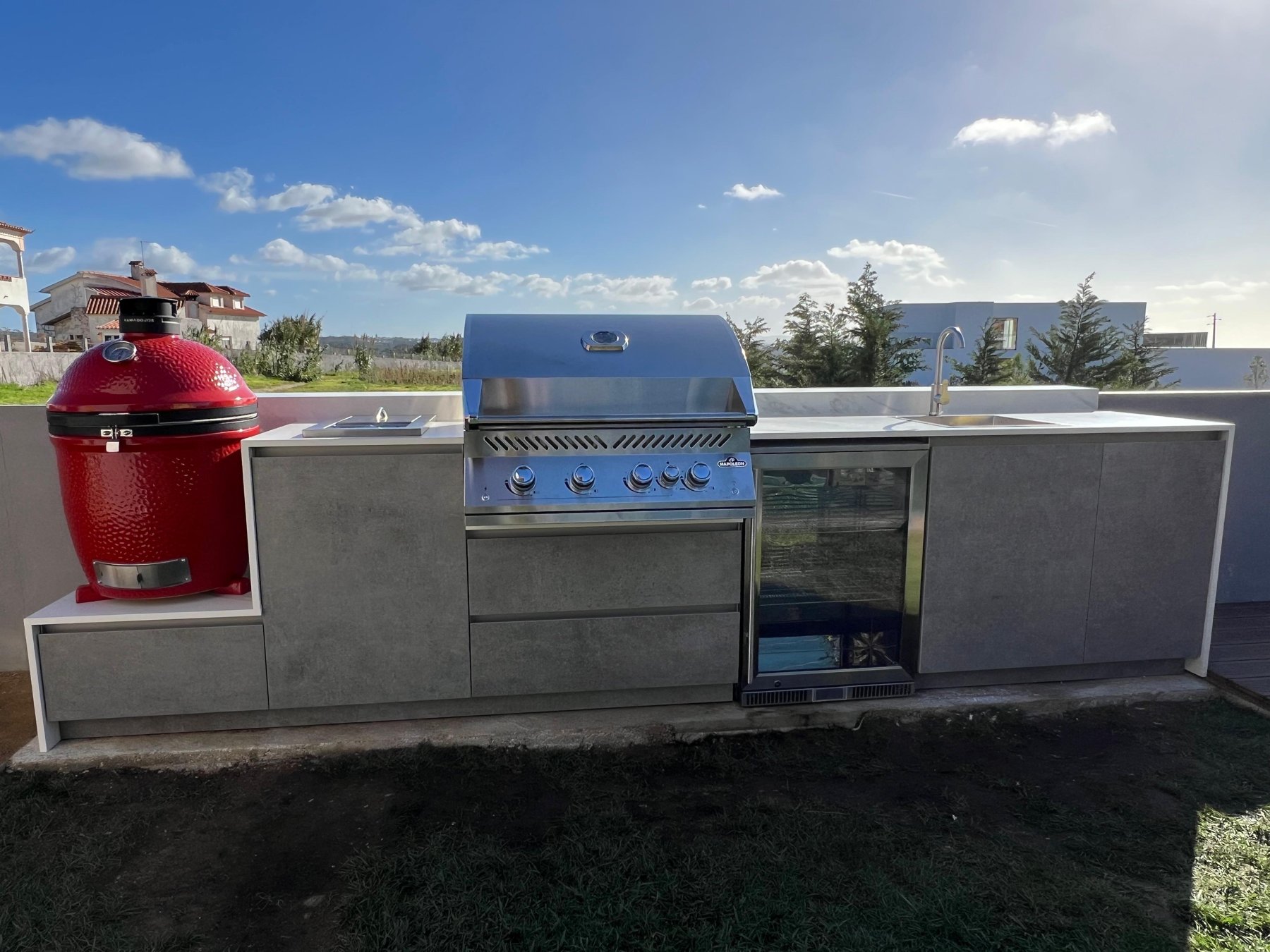 Projeto de cozinha de exterior Stout Grill — Ribamar · Linha Moderna