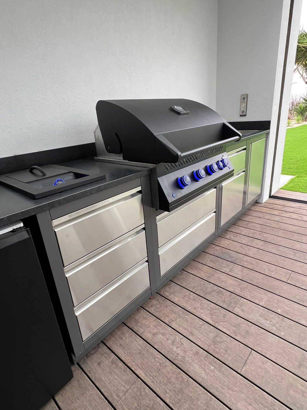 Projeto de cozinha de exterior Stout Grill — Charneca · OASIS Napoleon
