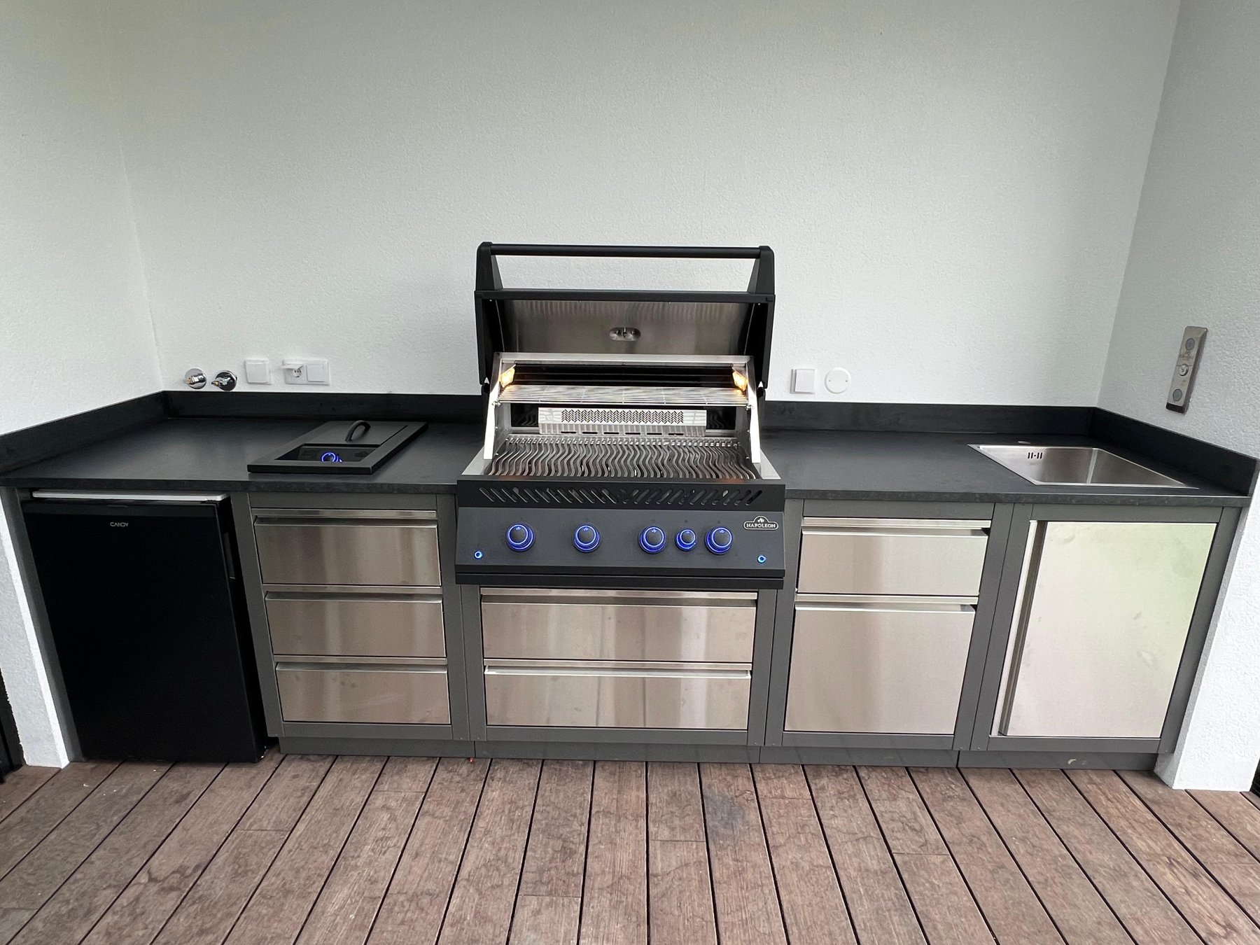 Cozinha com módulos OASIS da Napoleon instalada na Charneca
