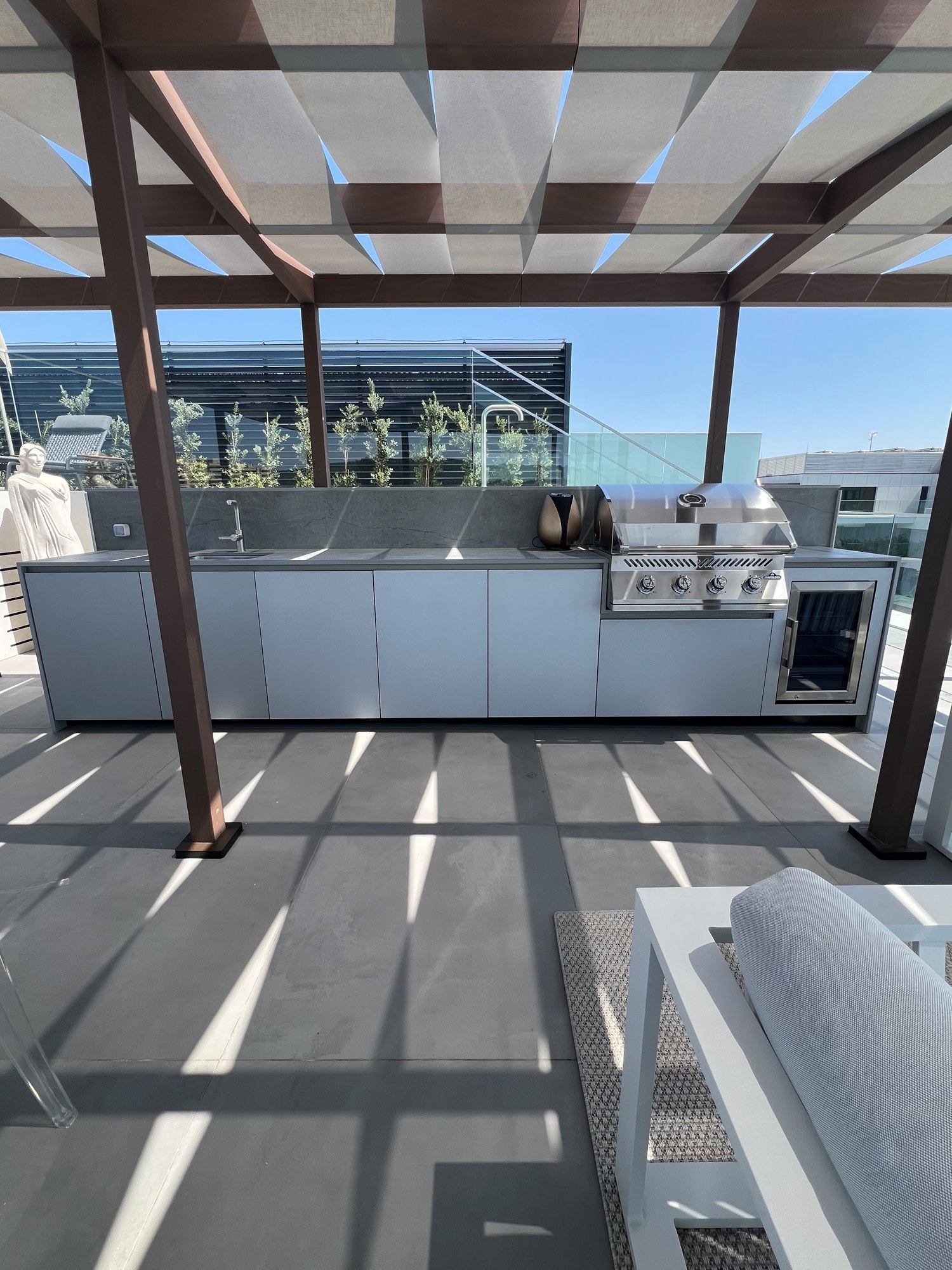 Cozinha de exterior Woodman com bancada e grelhador em Lisboa