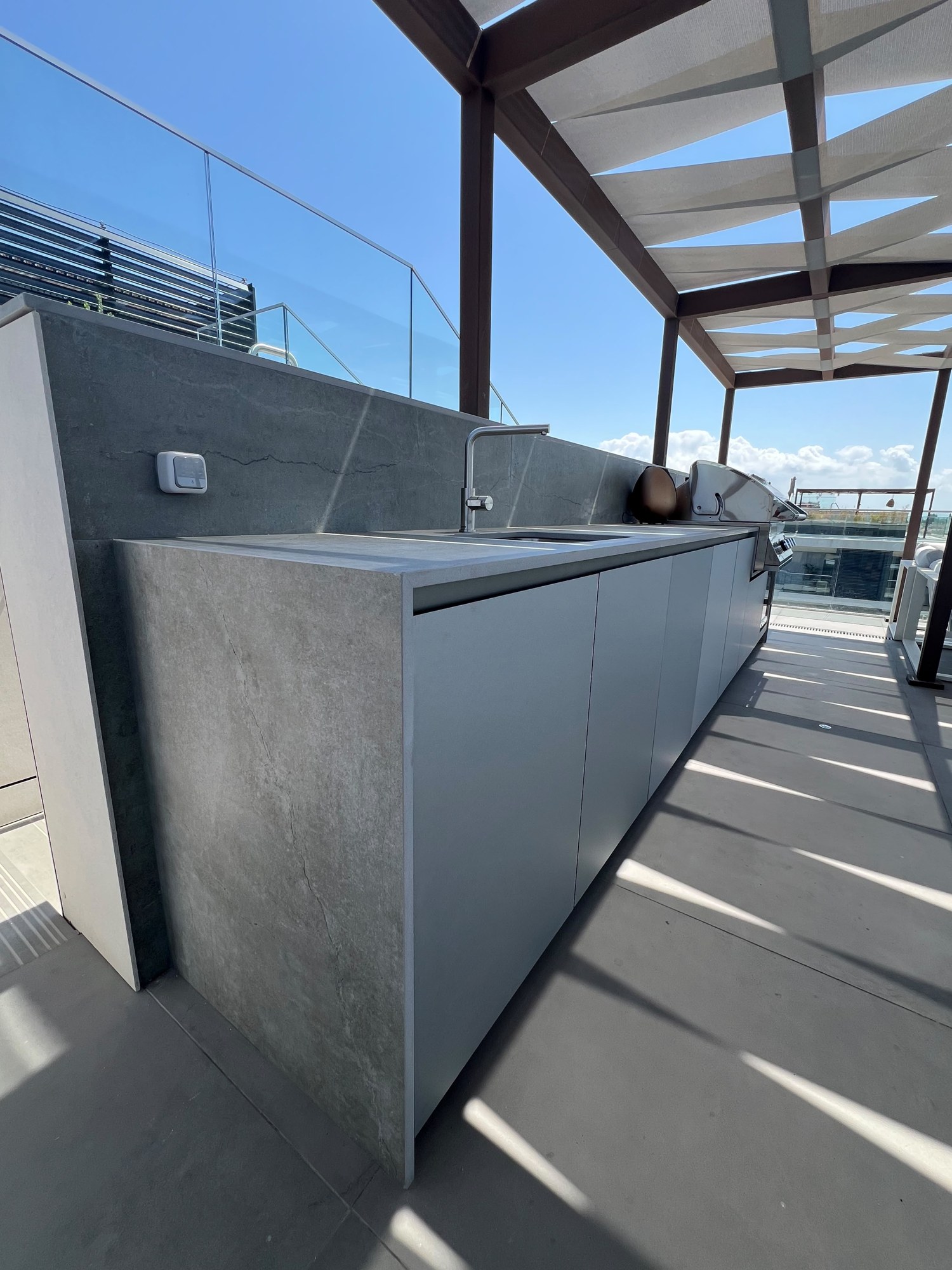 Projeto de cozinha de exterior Stout Grill — Lisboa · Woodman